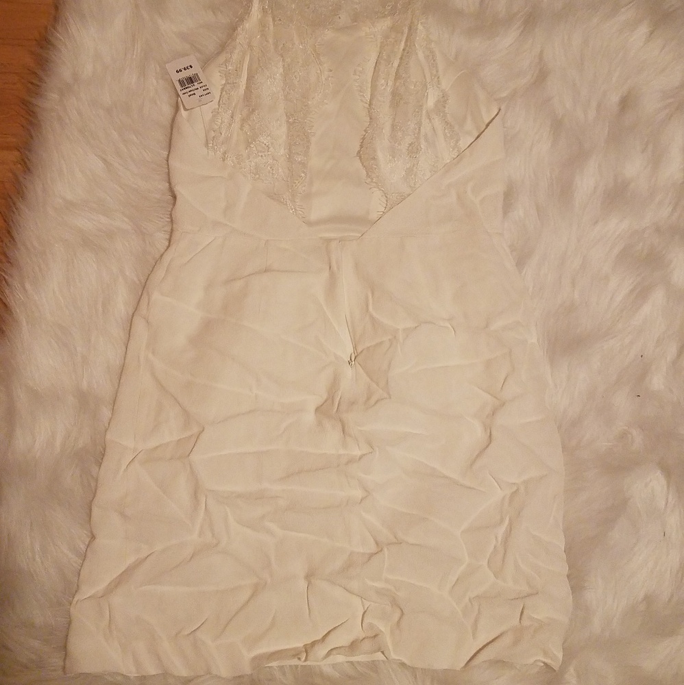 Super cute white dress size small nwt